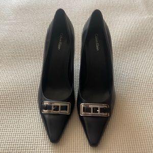 Calvin Klein mid heel pointy toe navy pumps sz7.5